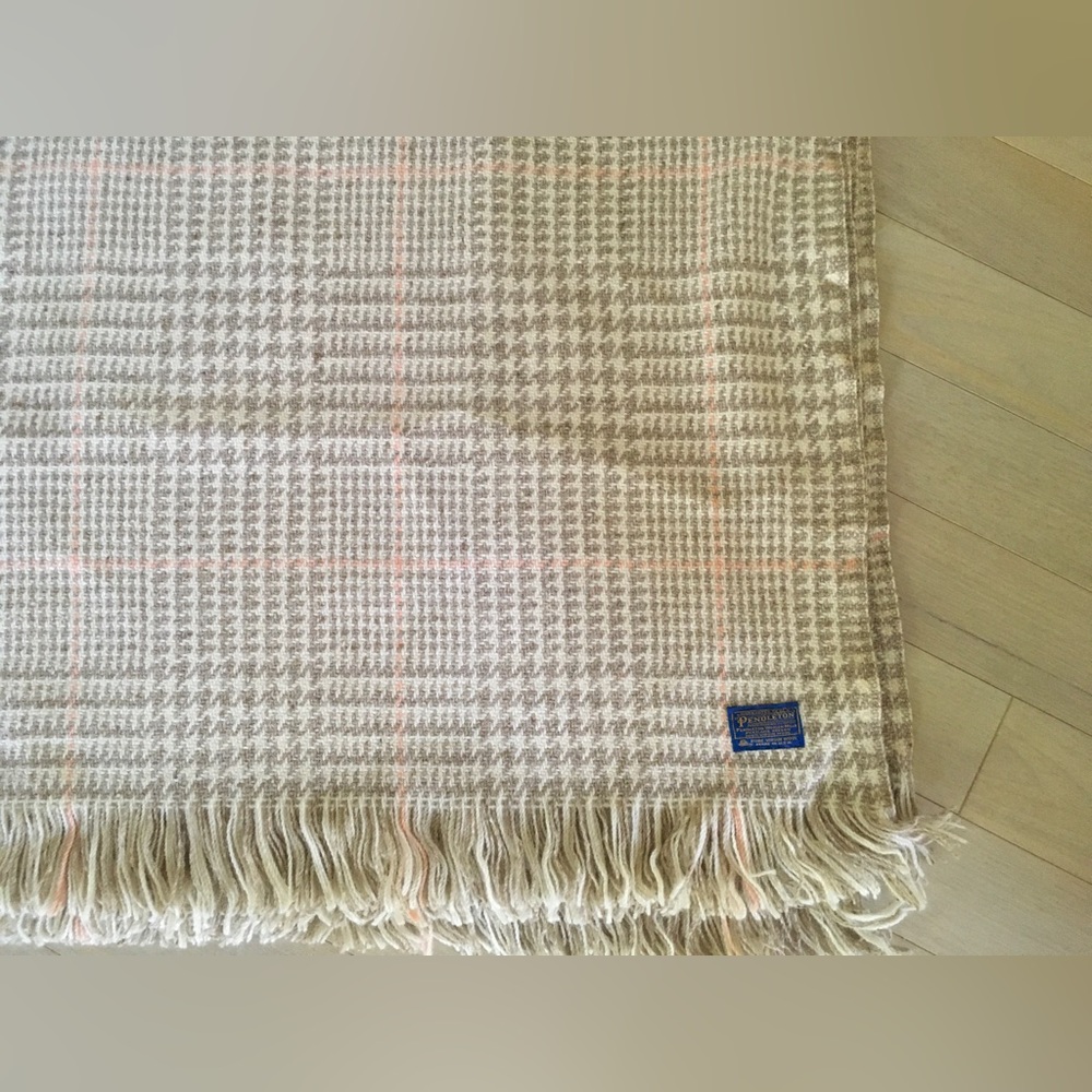 Pendleton Cream, Beige & Peach Houndstooth Wool Throw